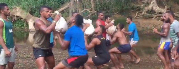 L'entraînement des rugbymen fidjiens sans matériel de musculation