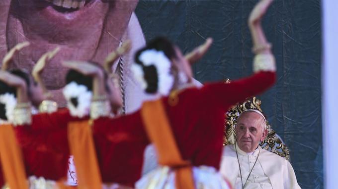 Il Papa a Dacca, in Bangladesh.