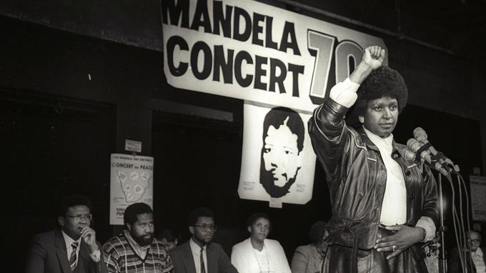 Concert pour les 70 ans de Nelson Mendela, le 17 juillet 1988. L'activiste est alors toujours en prison.