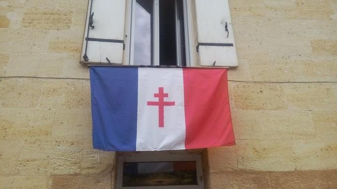 Ce drapeau de la France libre qui dérange un maire socialiste