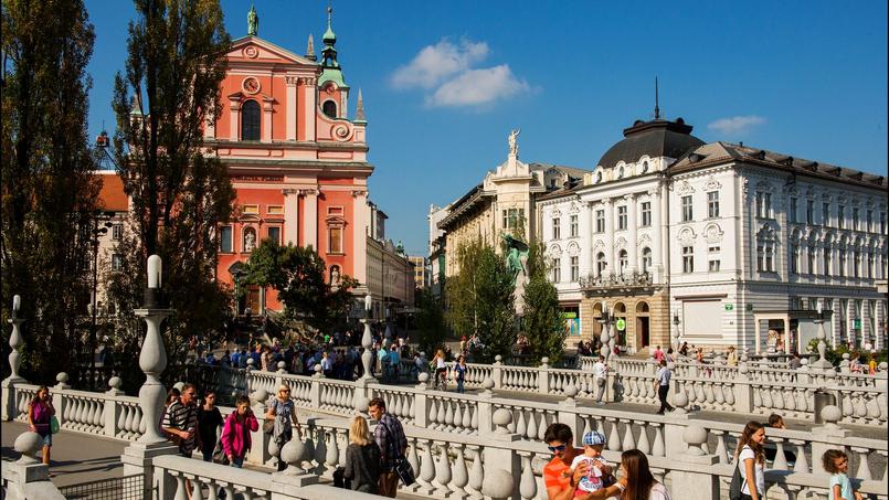 Le coeur battant de Ljubljana: le triple pont, la place Preseren, l'église franciscaine de l'Annonciation (XVIIe), les immeubles Art nouveau bâtis après le tremblement de terre de 1895.
