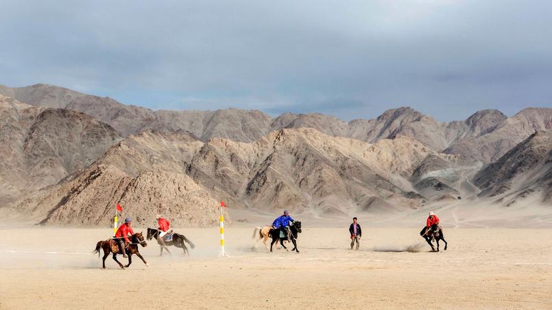Dans un décor digne des Cavaliers de Kessel, les ladakhis s'adonnent à un de leurs sports favoris: le polo, venu du Pakistan au XVII siècle.