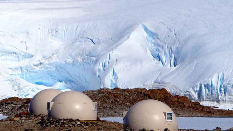 Le White Desert camp se compose de six «dômes» à l'architecture qui n'est pas sans rappeler celle des igloos.