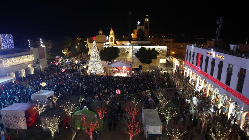 De nombreux fidèles palestiniens et étrangers ont pris part à la célébration du réveillon de Noël au Manger Square, près de l'église de la Nativit, à Bethléem, ville de Cisjordanie occupée, où le Christ est né selon la tradition chrétienne.