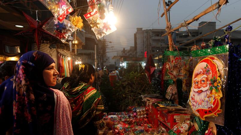 Les 2,5 millions de chrétiens du Pakistan célèbrent Noël, dans un climat de haute tension. Ces derniers, quotidiennement victimes de discrimination dans ce pays à majorité musulmane, vivent dans la peur d'accusations de blasphème, souvent utilisées à tort contre les minorités pour régler des conflits personnels.