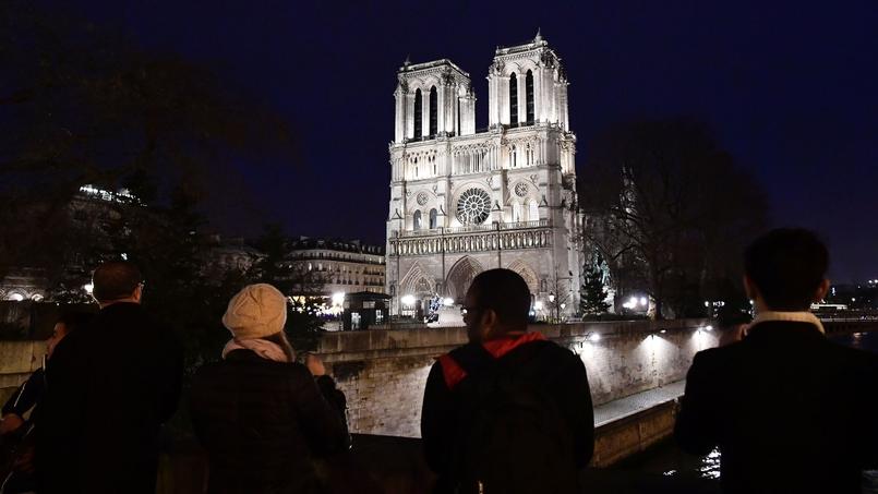 91.000 policiers, gendarmes et militaires mobilisés, lieux de culte et rassemblements contrôlés: moins d'une semaine après l'attentat de Berlin, la France fête Noël sous haute sécurité, les autorités appelant toutefois la population à le célébrer dans la «sérénité».