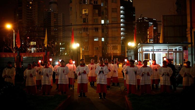 Des catholiques se sont rassemblés ce samedi devant une église de Shangai pour effectuer une parade dans les rues de la ville. Au total, près de 100 millions de Chinois s'apprêtent à célébrer Noël. Depuis la mort du dirigeant Mao Zedong en 1976, le développement du christianisme (catholiques et protestants confondus) a connu un nouvel essor.