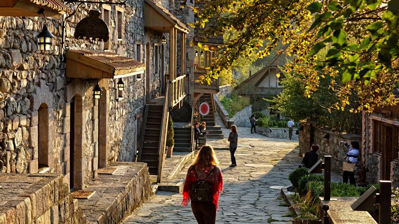 Près du lac Sevan, la vieille ville de Dilidjan abrite des ruelles dont l'habitat rural traditionnel a été préservé ou restauré.