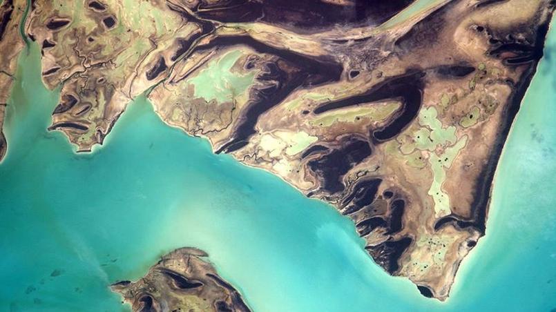 Formes et couleurs intrigantes aux Bahamas mais toujours un bleu de carte postale. Le 17 mai 2017