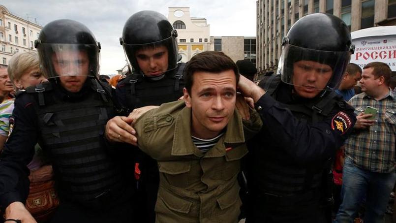 Ilya Yachine arrêté pendant la manifestation anti-corruption à Moscou ce lundi.