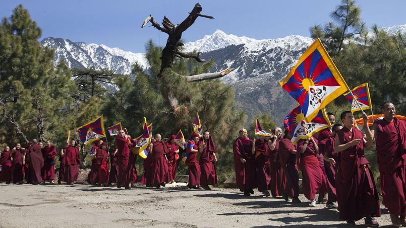 Des moines tibétains en Inde, le 10 mars, lors de la marche célébrant l'anniversaire du départ du Dalaï Lama pour l'Inde, où il s'est exilé en 1959.