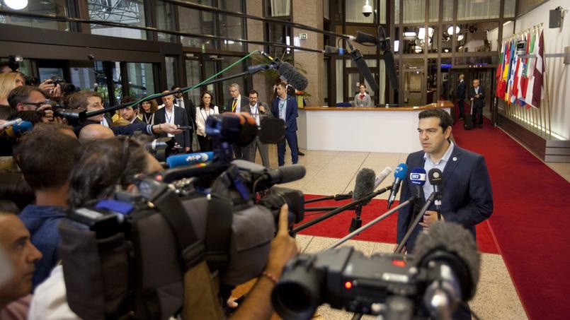Alexis Tsipras, lors de sa déclaration à la presse, après les 17 heures de négociations qui se sont tenues de dimanche à lundi, à Bruxelles.