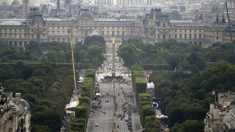 Les Champs Elysées et la place de la Concorde avant l'arrivée du Tour de France.