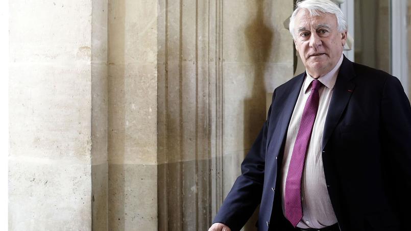 The deputy mayor of the sixteenth arrondissement of Paris, Claude Goasguen (Republicans)
