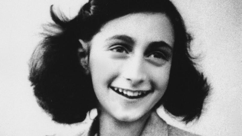 Anne Frank a écrit son journal intime alors qu'elle était recluse avec sa famille dans l' «Annexe» d'une maison à Amsterdam, entre 1942 et 1944.