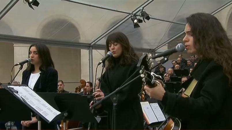 quelle chanteuse interprete par amour 