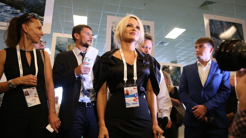 Pamela Anderson, lors de sa visite en Russie en 2015.