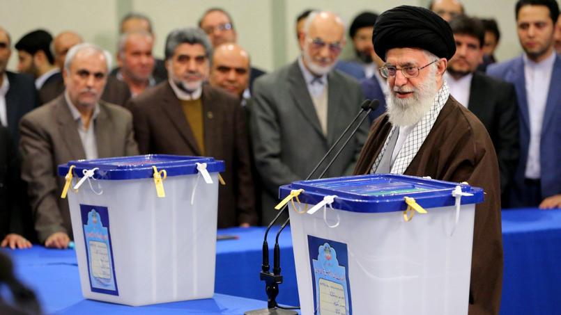 L'ayatollah Ali Khamenei a voté ce vendredi matin dans une mosquée à l'intérieur de la «guidance», à Téhéran.