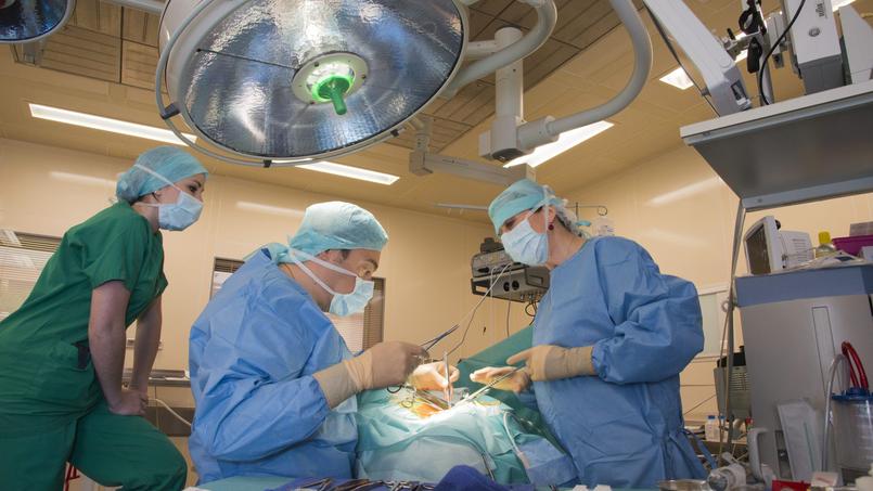 Une intervention chirurgicale dans un hôpital des Bouches-du-Rhône.