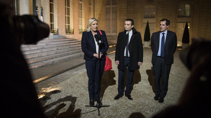 Marine Le Pen, présidente du FN, et les conseillers régionaux Florian Philippot et Nicolas Bay