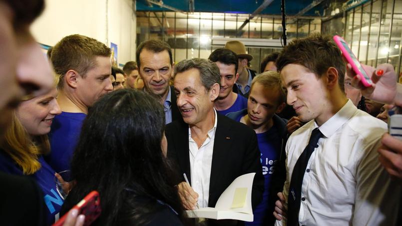 Nicolas Sarkozy, président des Républicains, samedi à Paris avec les militants du collectif «Nous les Jeunes»