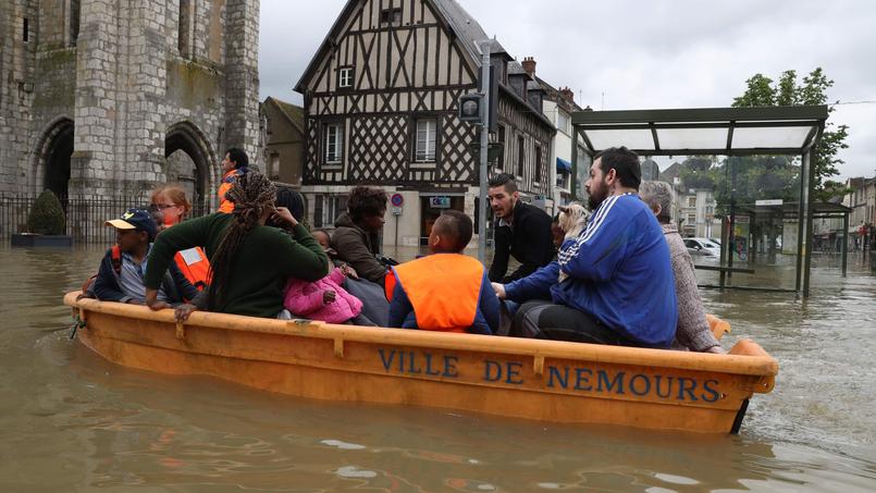 Le centre-ville de Nemours évacué.