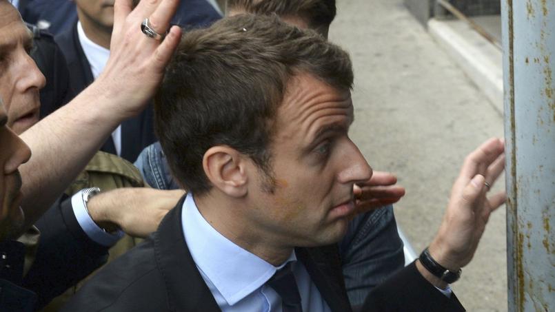 Emmanuel Macron arrivant à la poste de Montreuil ce lundi 6 juin