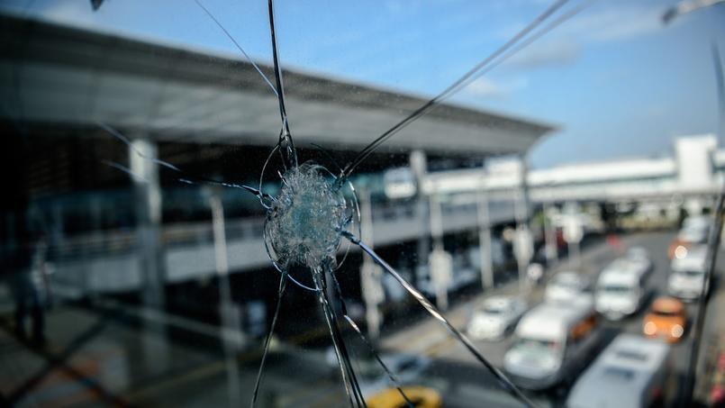 Le bilan du triple attentat s'est alourdi jeudi à 44 morts, parmi lesquels figurent 19 étrangers.