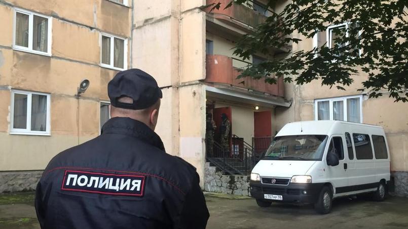 Les forces de polices russes devant l'appartement ou a eu lieu l'opération antiterroriste.