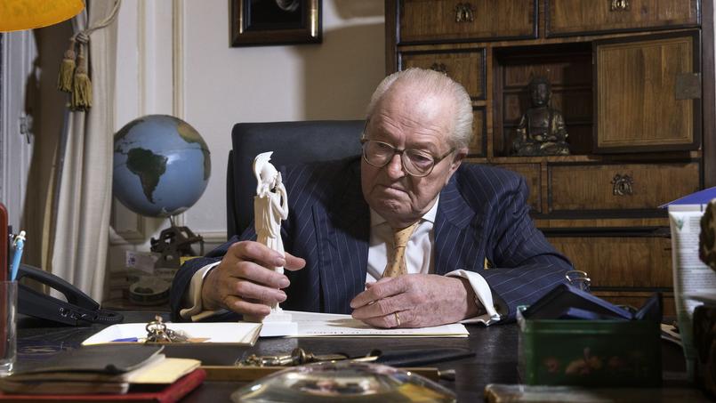 Jean-Marie Le Pen dans son bureau de Montretout.