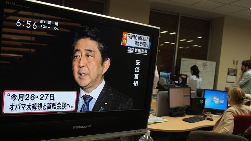 Le premier ministre japonais, Shinzo Abe, lundi à la télévision japonaise.