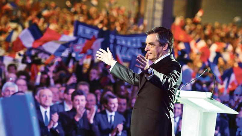 Au terme d'une semaine difficile François Fillon a contre-attaqué en donnant le coup d'envoi de sa campagne lors d'un meeting énergique dimanche à la porte de la Villette