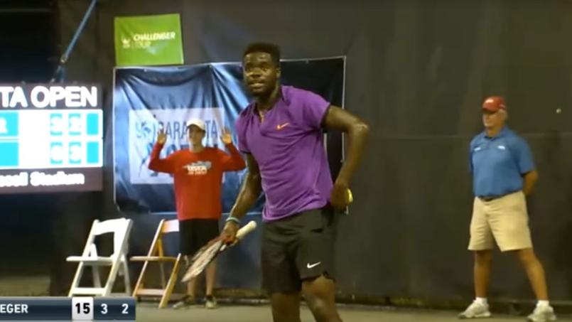 Des ébats amoureux interrompent un match du circuit Challenger (vidéo)