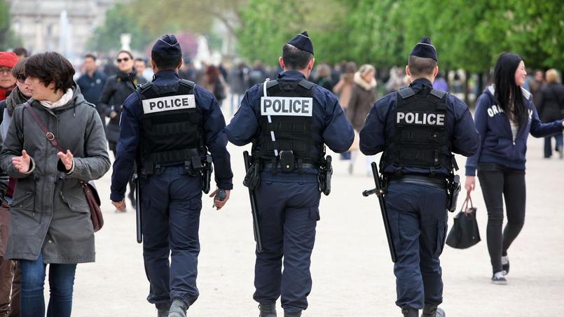 À Paris et sa couronne, où plus de 12.000 policiers et militaires seront en alerte, des «policiers référents» désignés dans chaque commissariat seront les contacts des mairies et des présidents des bureaux de vote.