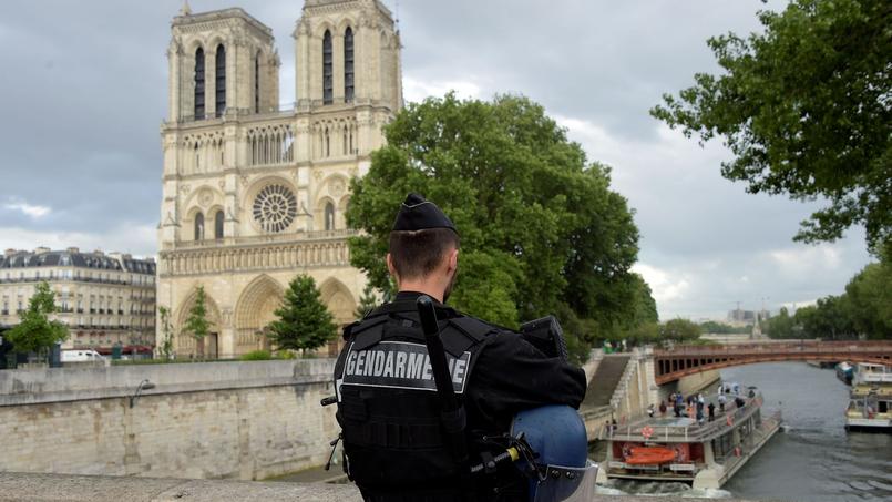 Notre-Dame-de-Paris : le policier attaqué se confie