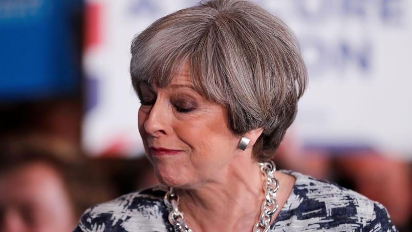 Élections en Grande-Bretagne : Theresa May perd sa majorité absolue, selon les premières projections