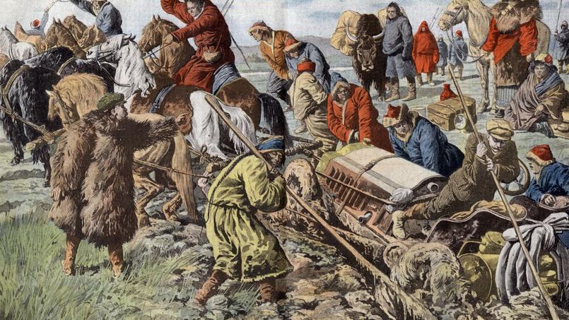 Lors de l'incroyable aventure Pékin-Paris en automobile, des cavaliers mongols à la rescousse d'une voiture embourbée.