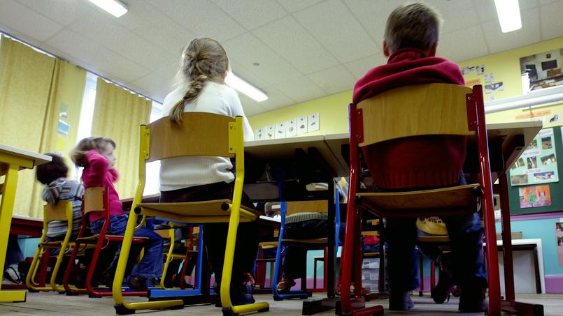 Écoliers dans une salle de cours.