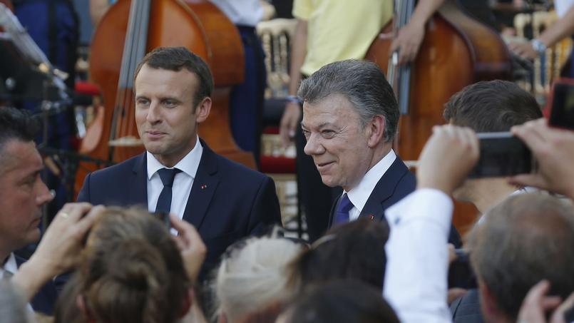 Emmanuel Macron et Juan Manuel Santos à l'Élysée le soir de la fête de la musique.