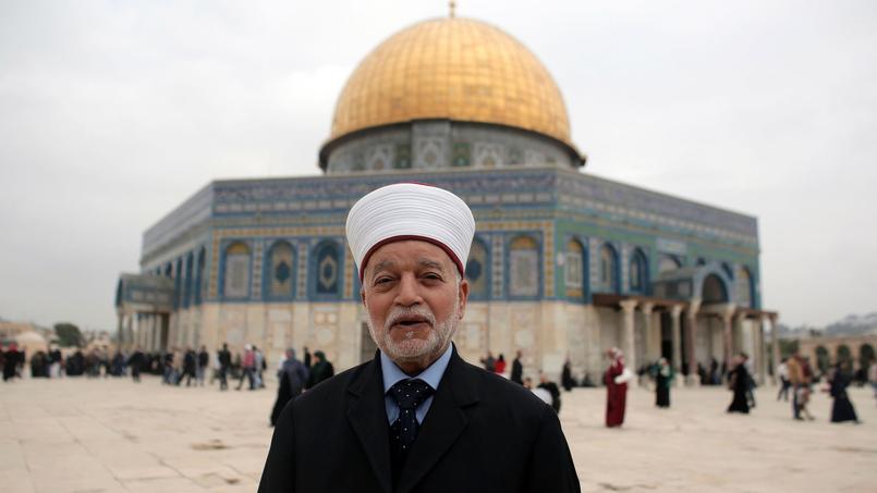 Le grand mufti était réuni, au moment de son arrestation, avec d'autres Palestiniens près de la porte des Lions dans la vieille ville pour dénoncer la fermeture de l'esplanade des Mosquées à la suite de l'attaque.
