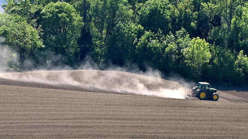 L'agriculteur travaillait aux champs lorsqu'il a été attaqué et sérieusement blessé par un individu fiché S et assigné à résidence. - Crédits photo: REMY GABALDA/AFP