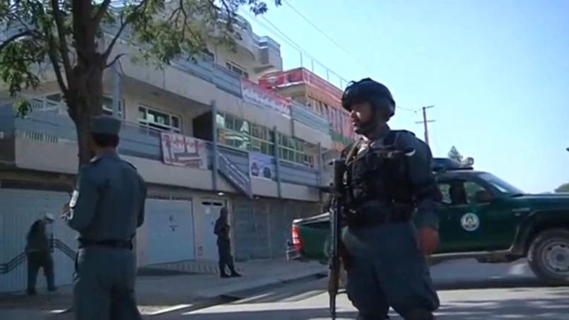 L'attentat visait apparemment la résidence du leader de la communauté hazara et membre du Parlement Mohammad Moqaqeq
