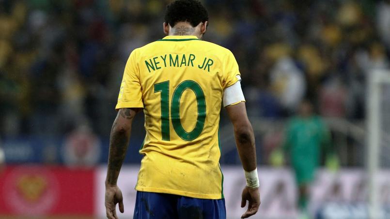 Macron félicite le président du PSG pour le transfert de Neymar Macron félicite le président du PSG pour le transfert de Neymar