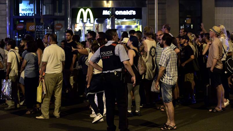 Nuit de désolation à Barcelone après l'attentat meurtrier