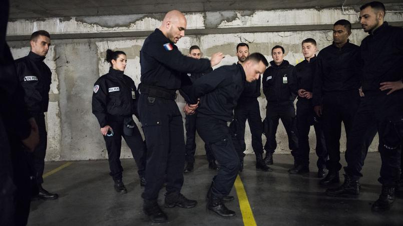 Découvrez le quotidien des recrues de l'école de police de Roubaix