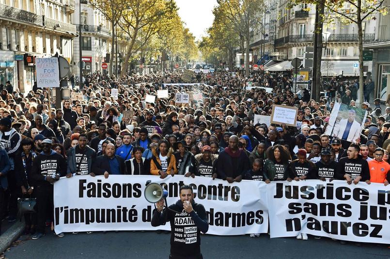 The event, which took déroulée in the quiet, a été ponctuée of minutes of silence in mémoire of the young man's death à Beaumont-sur-Oise on the day of his 24th birthday.