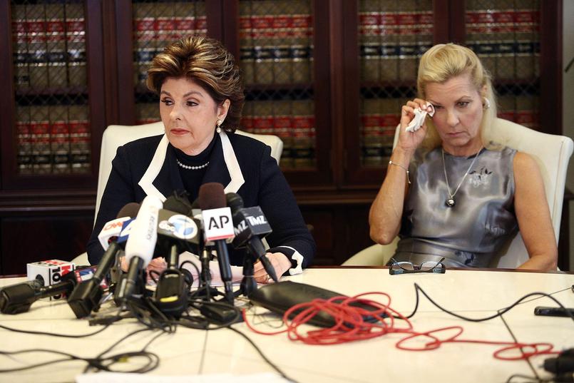 Robin (à droite) et son avocate, Gloria Allred, à Los Angeles le 15 août 2017.