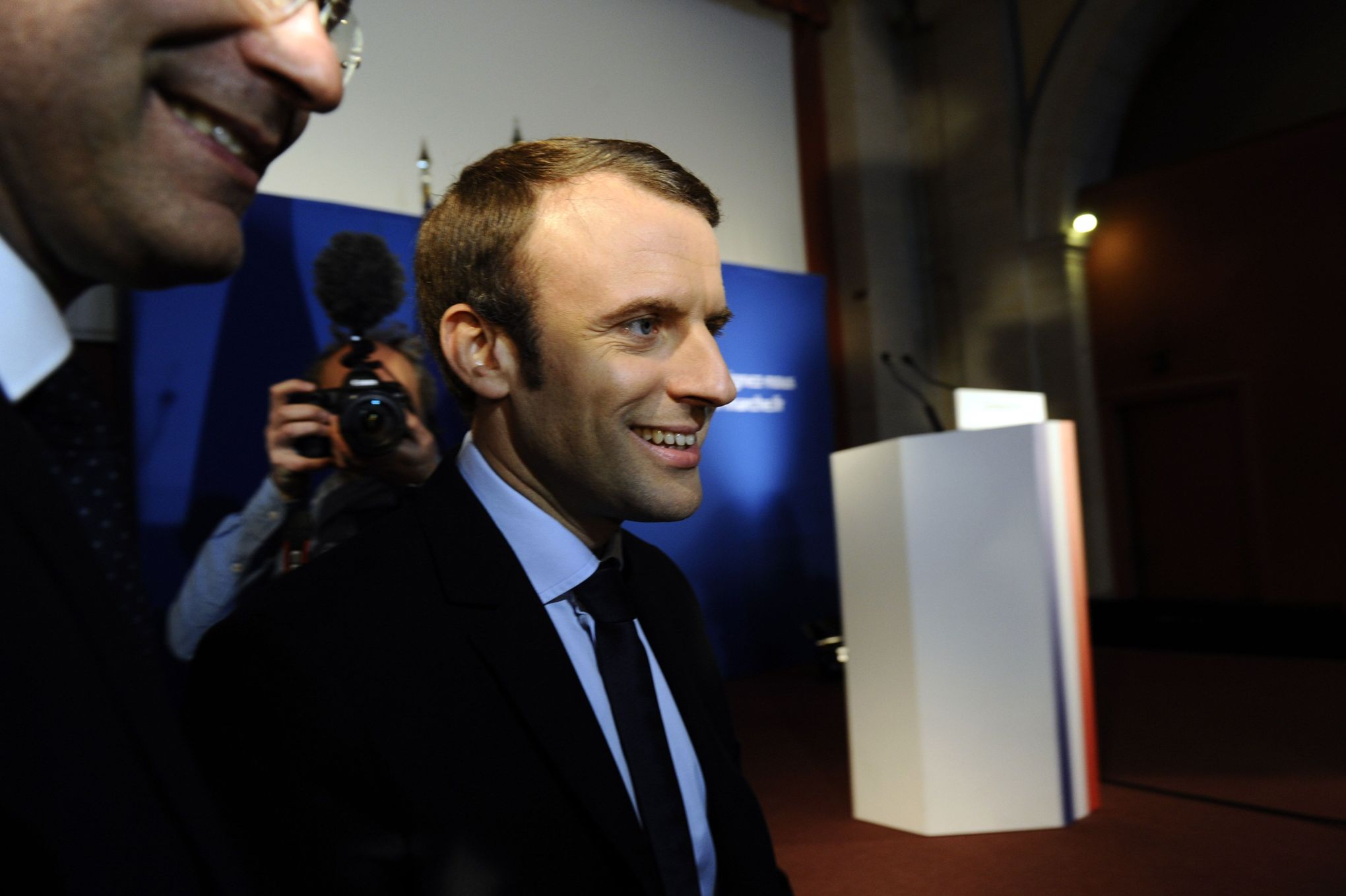 Colonisation : Macron interpellé par des manifestants à Carpentras - Le Figaro