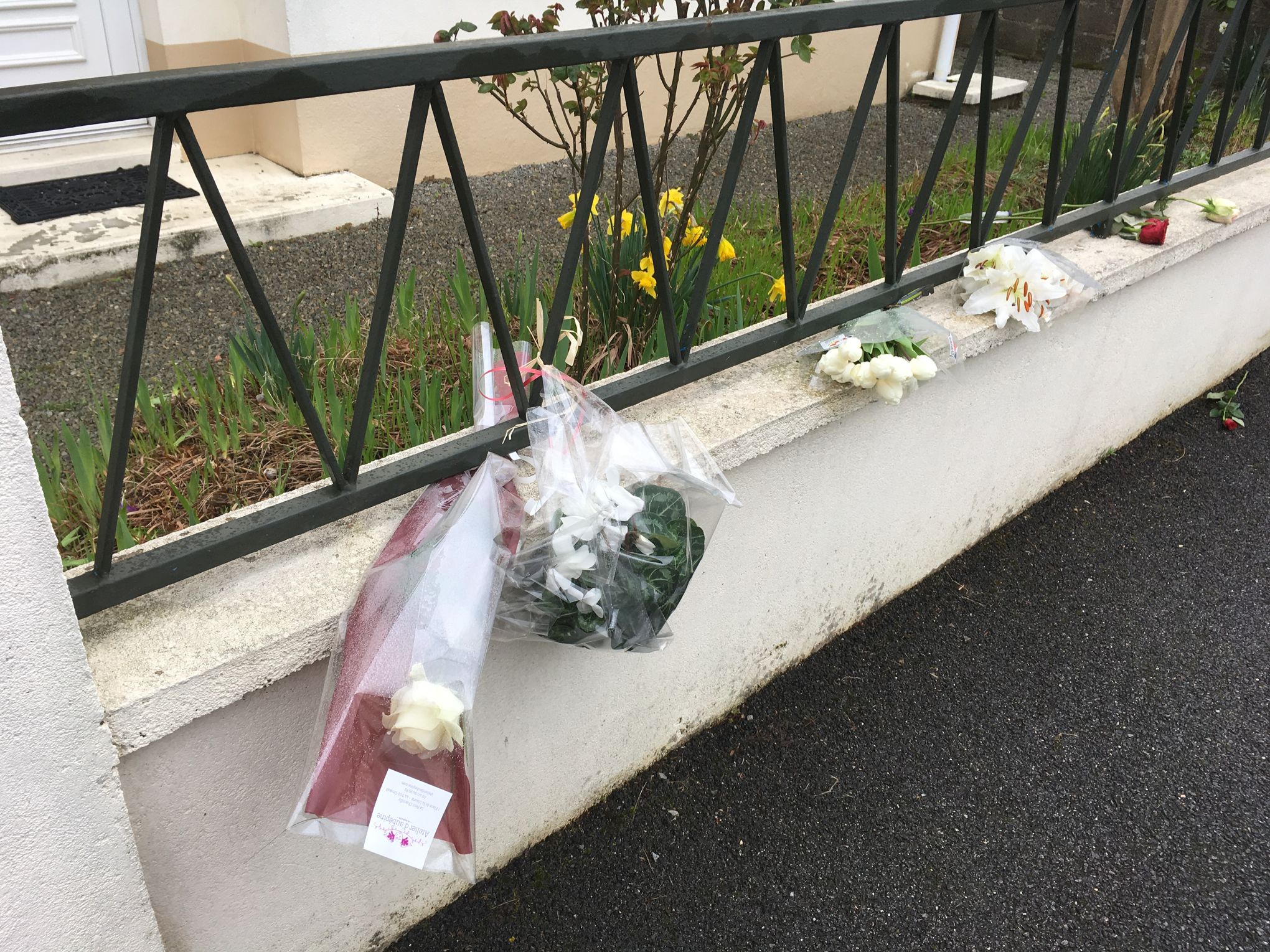 À Orvault, l'émotion et le souvenir après l'assassinat des Troadec - Le Figaro