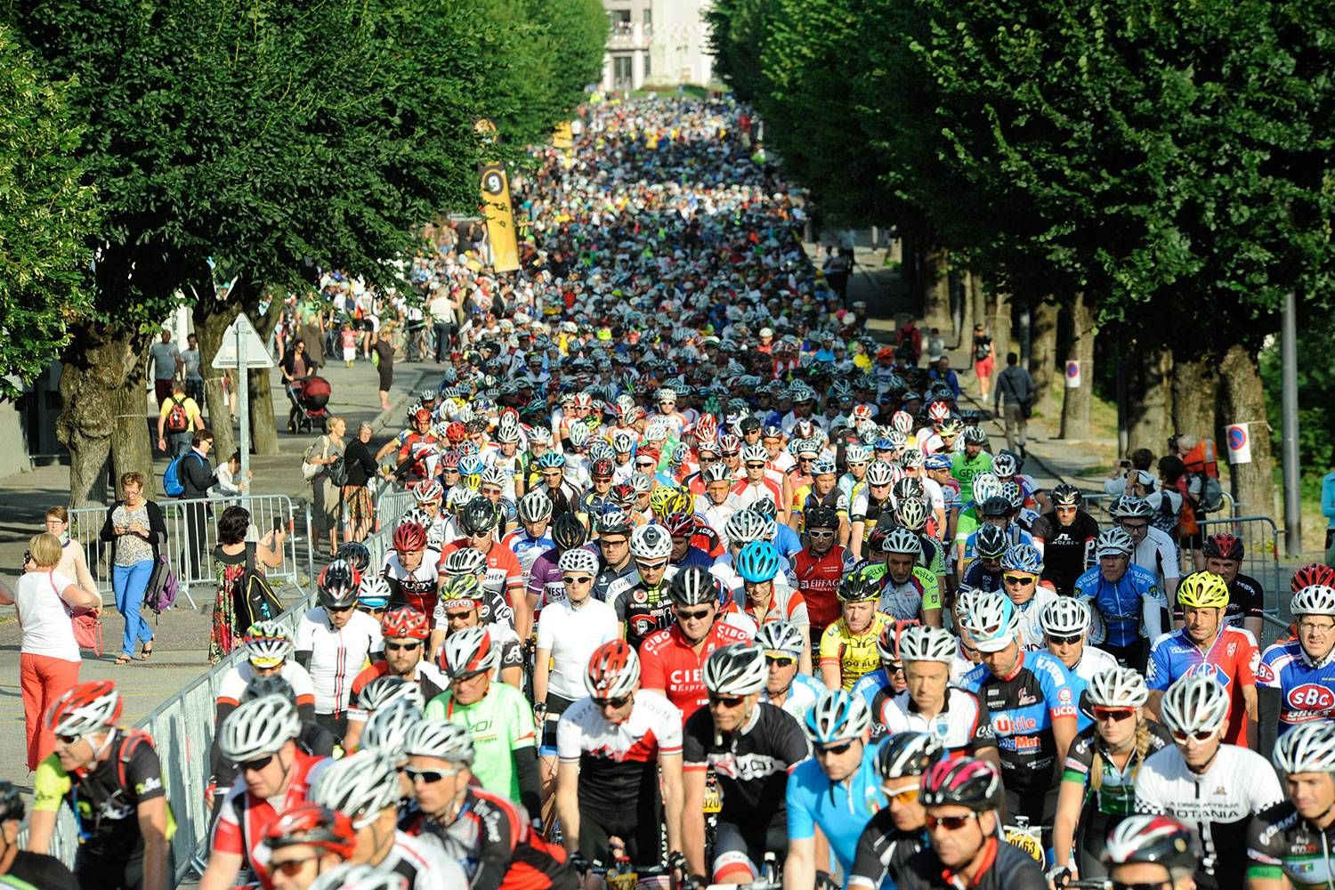 L'Etape du Tour : 15.000 amateurs à l'assaut de l'Izoard - Le Figaro